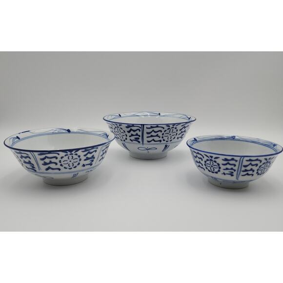 Three Hand Painted Porcelain Blue and White Nesting Chinese Rice Bowls - Picture 2 of 13